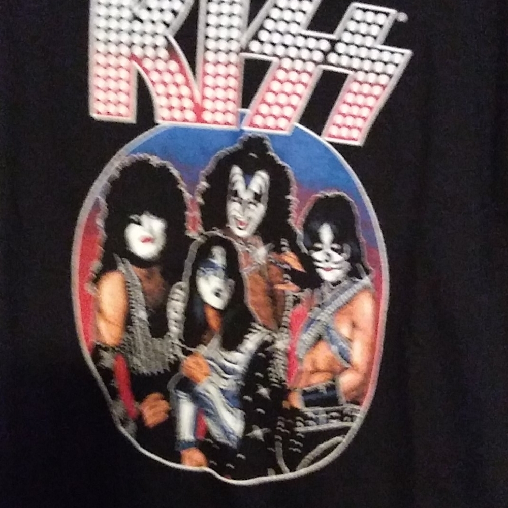 KISS T-shirt band in makeup